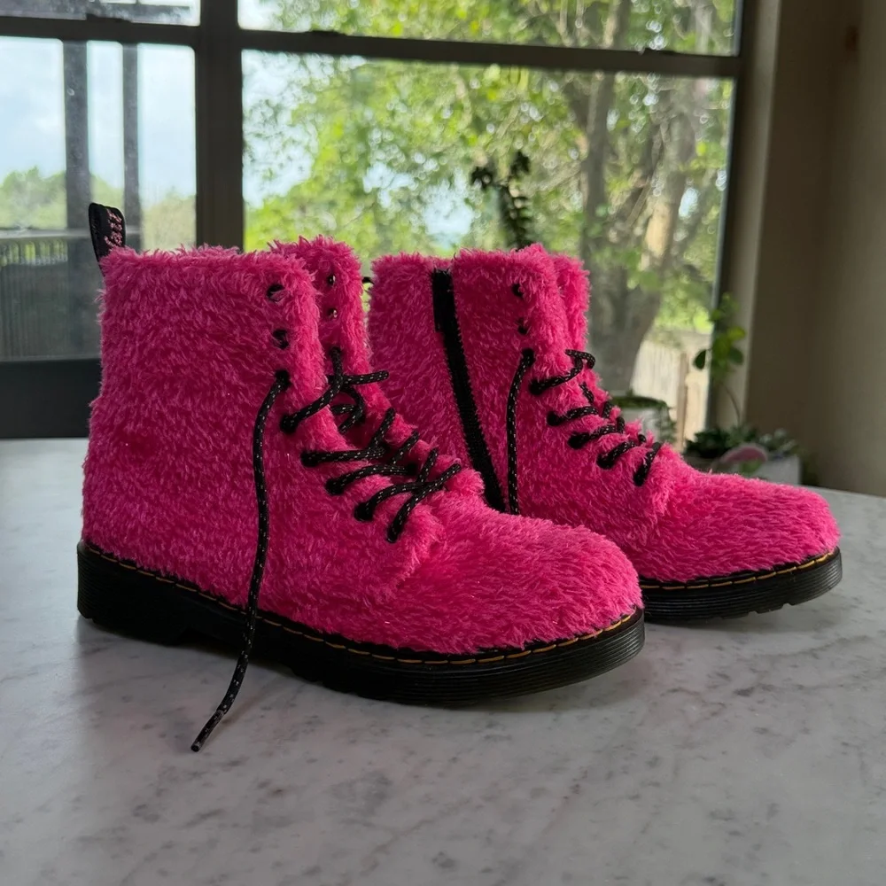 Dr. Martens 1460 Pascal Hot Pink Faux Fur Boots Big Kids USM4 USL5 UK 3 EU 36